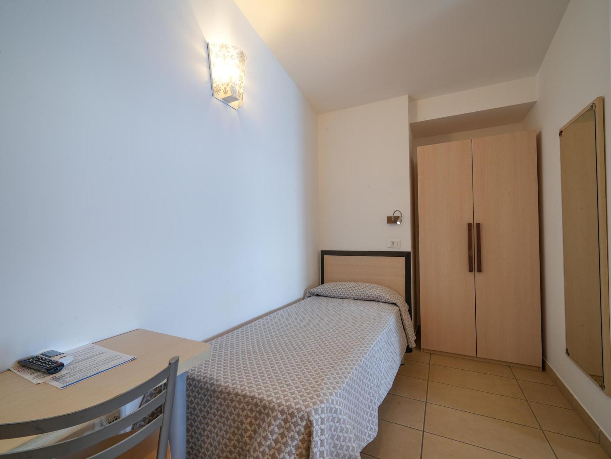 Hotel Marinella Parking Wi-fi Attrezzata 3*