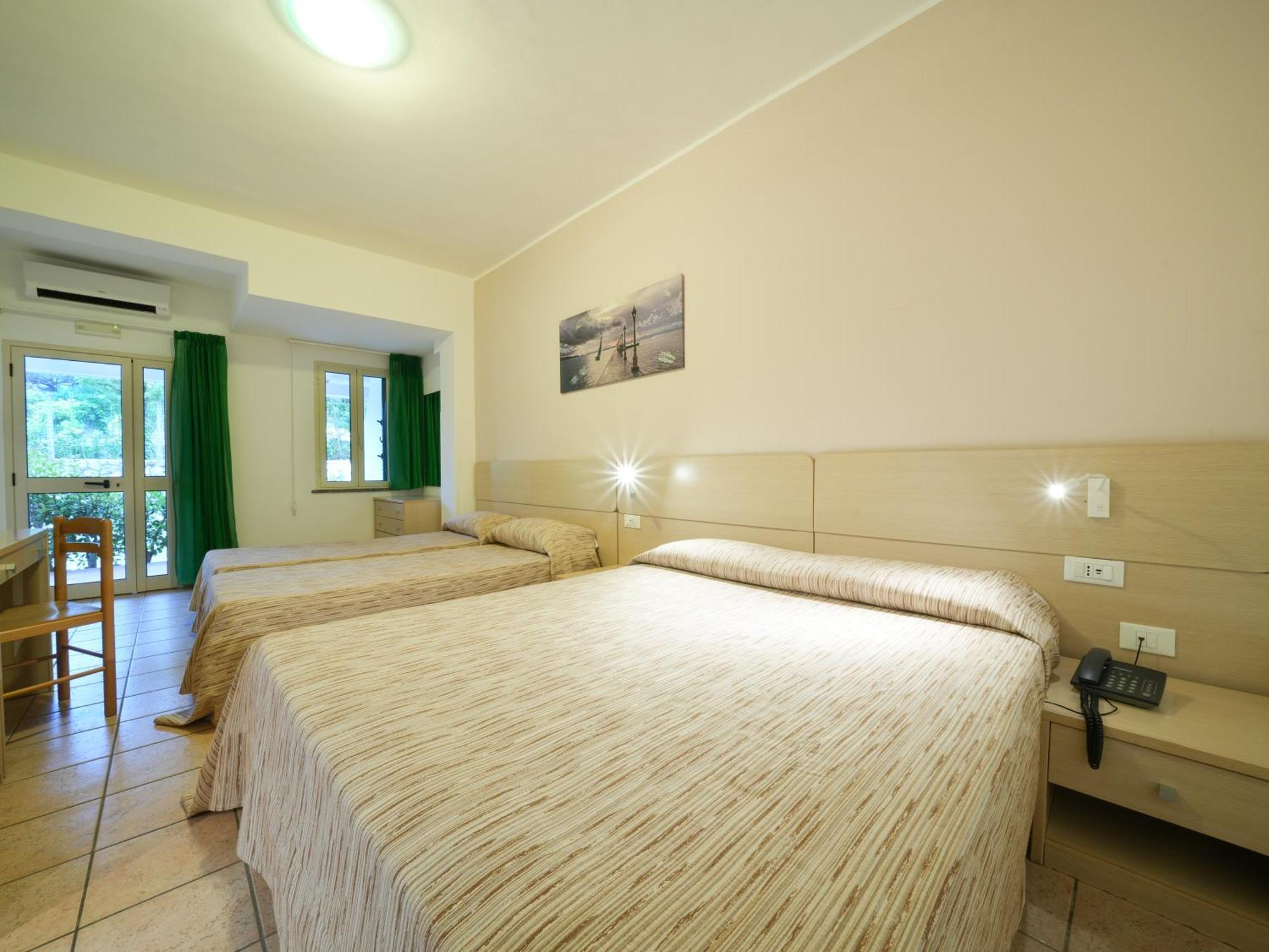 Hotel Marinella Parking Wi-fi Attrezzata 3*