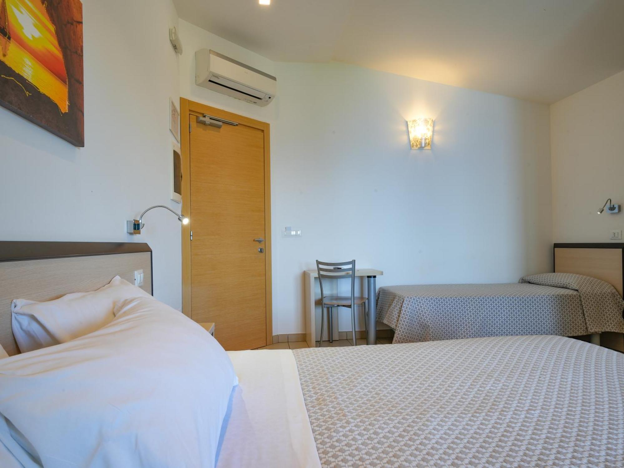 Marinella Parking Wi-fi Attrezzata Hotel 3*