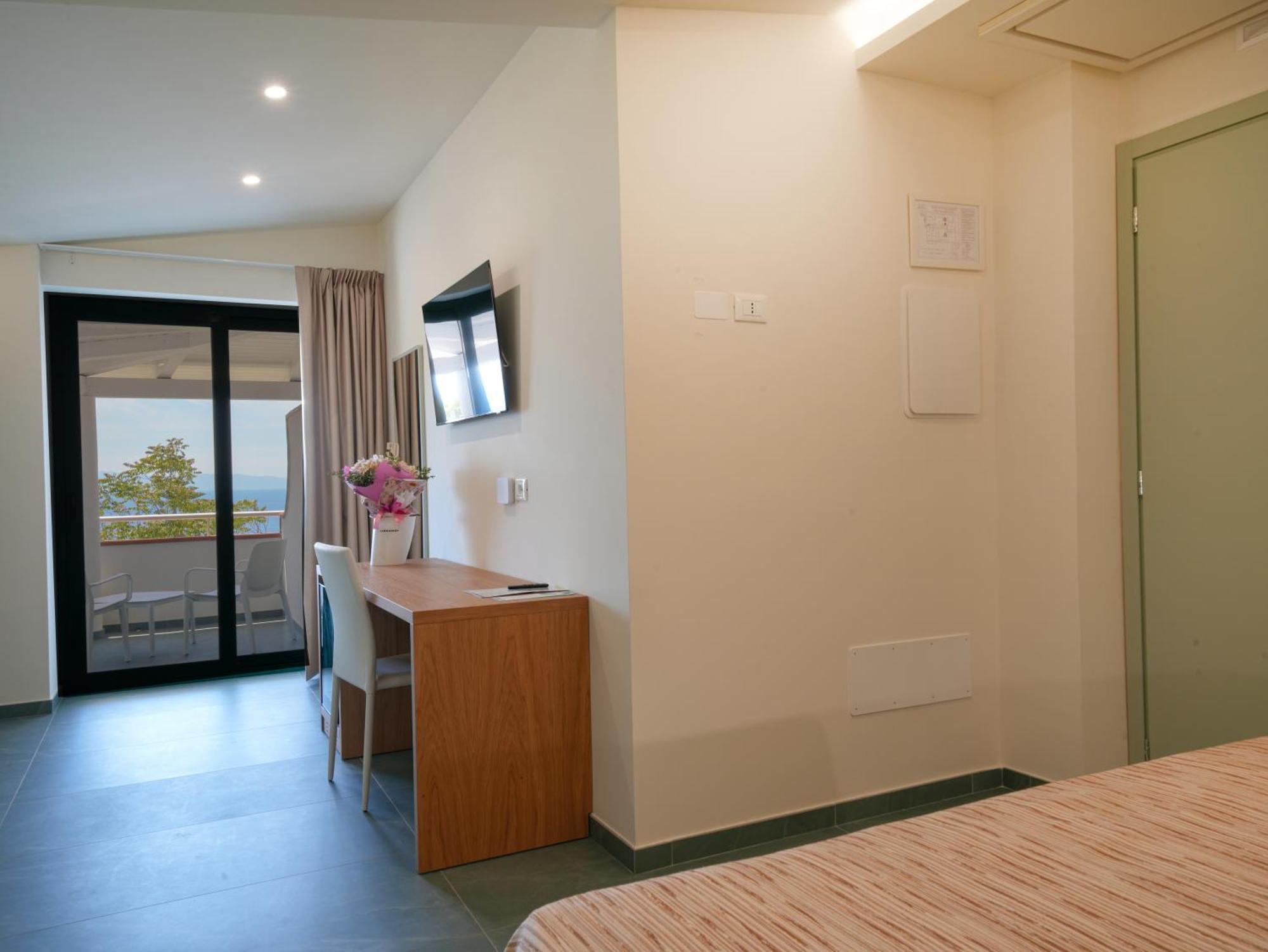 Hotel Marinella Parking Wi-fi Attrezzata