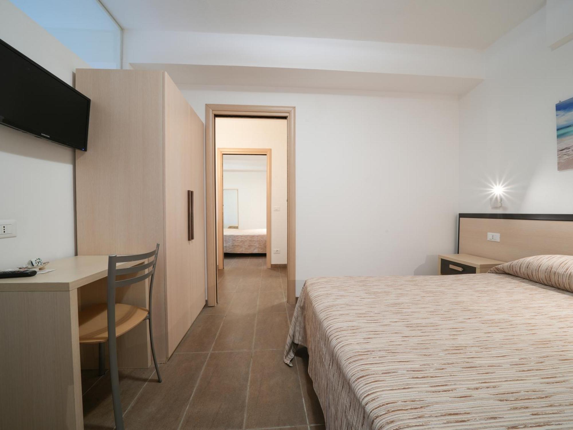 Hotel Marinella Parking Wi-fi Attrezzata 3*