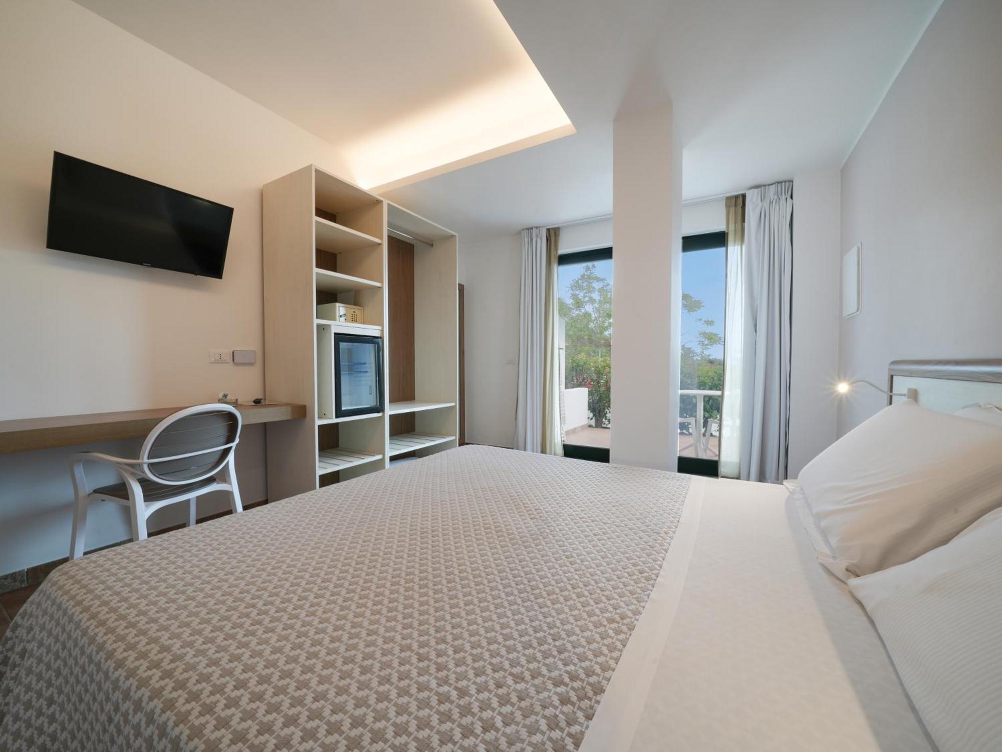 Marinella Parking Wi-fi Attrezzata Hotel 3*