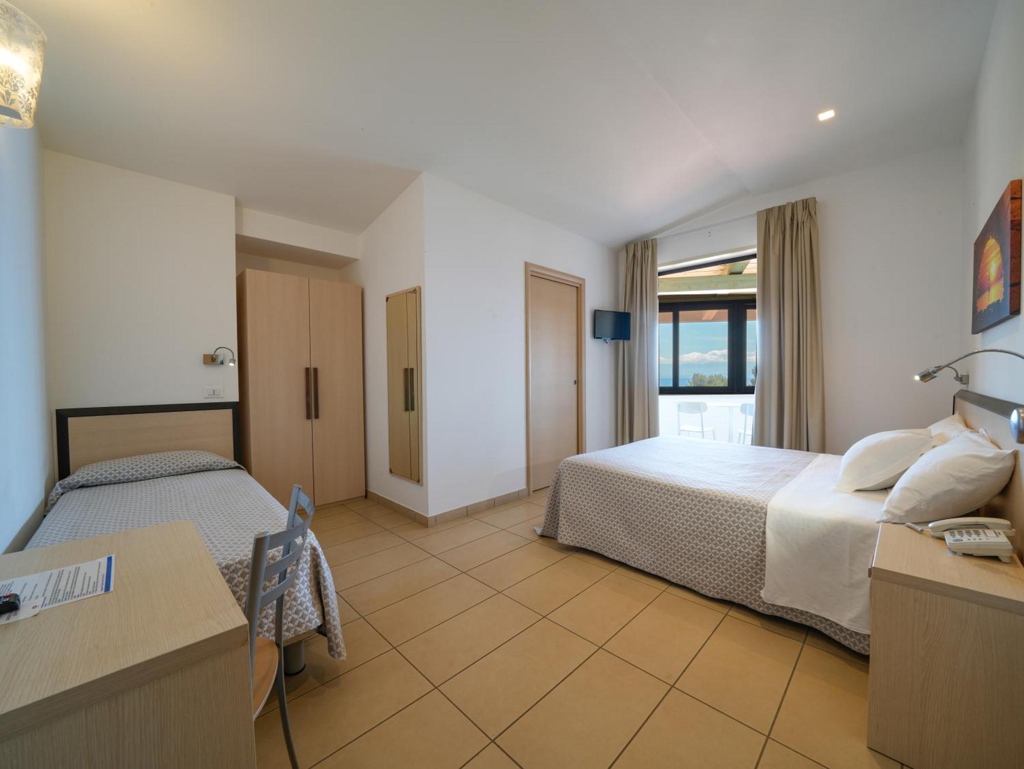 Hotel Marinella Parking Wi-fi Attrezzata 3*