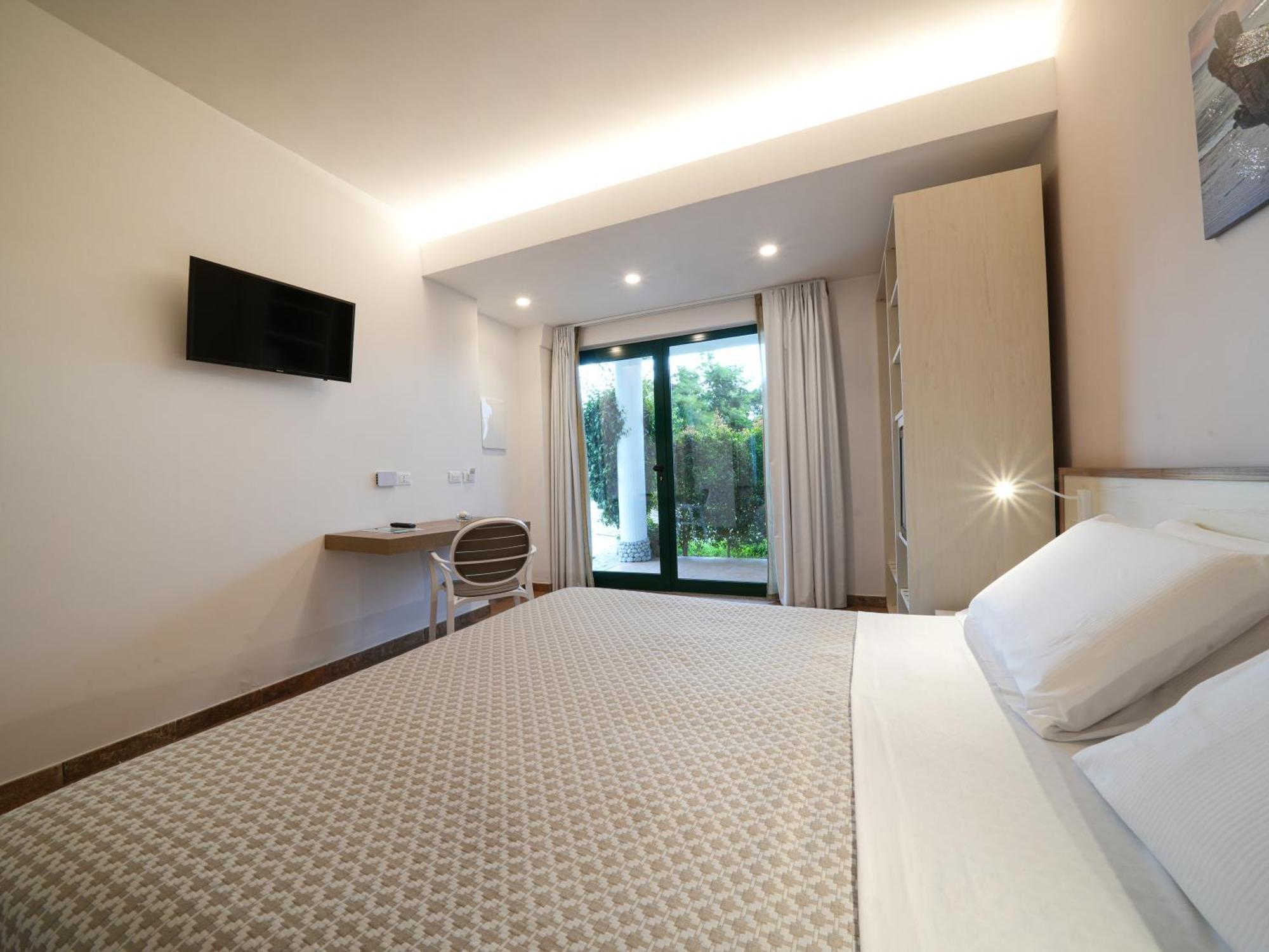 Hotel Marinella Parking Wi-fi Attrezzata