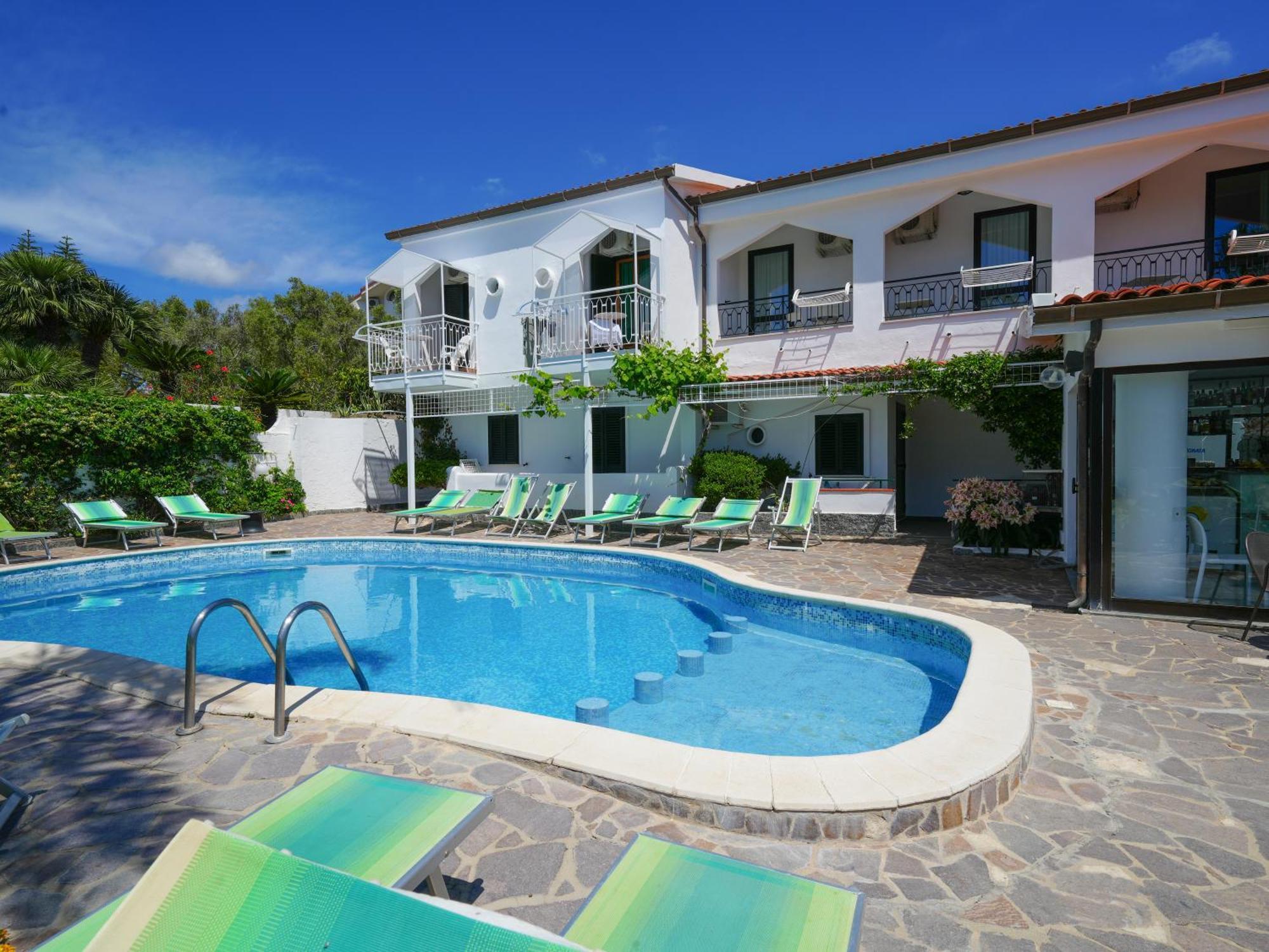Marinella Parking Wi-fi Attrezzata Hotel Capo Vaticano