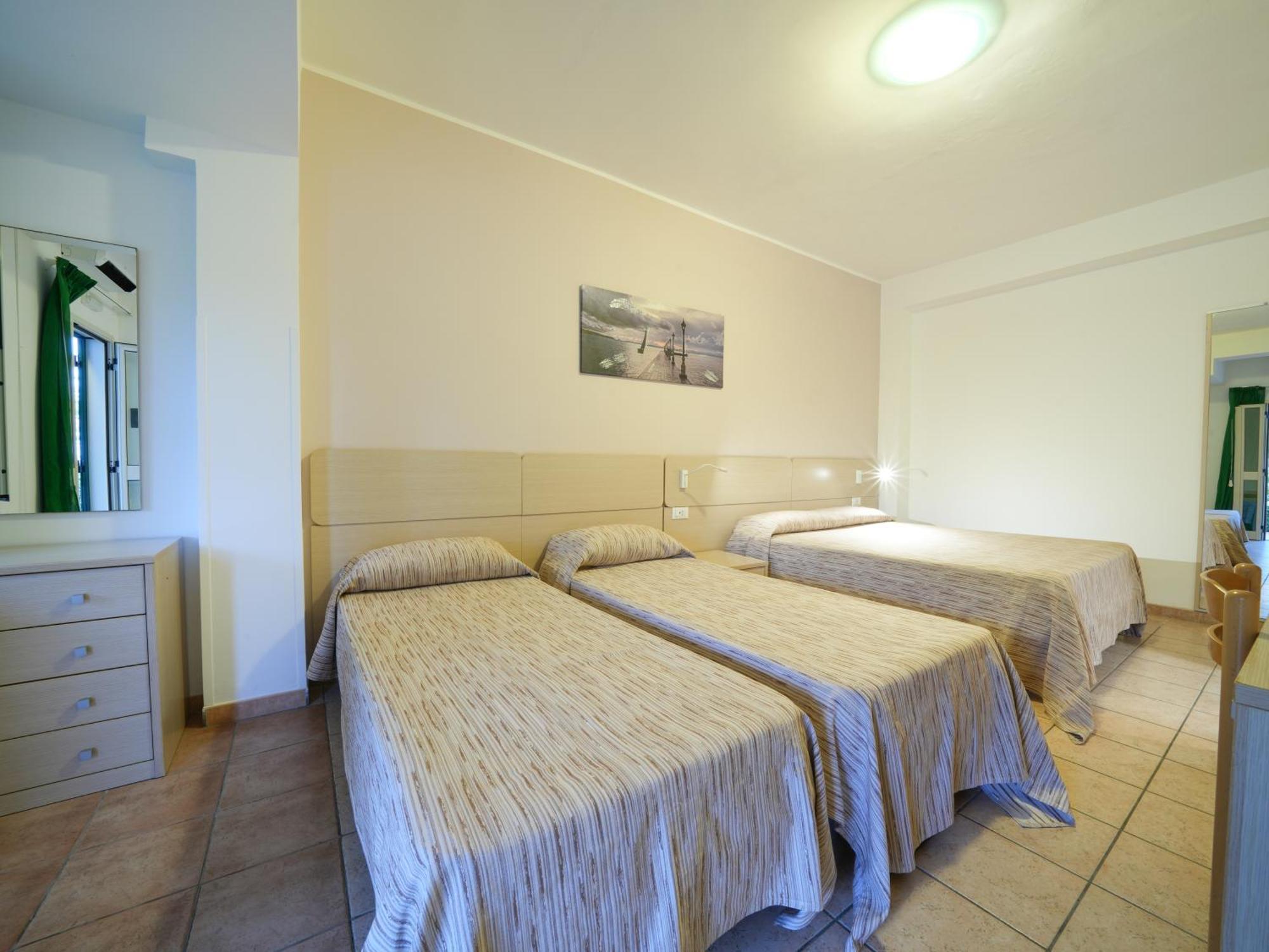 Hotel Marinella Parking Wi-fi Attrezzata 3*