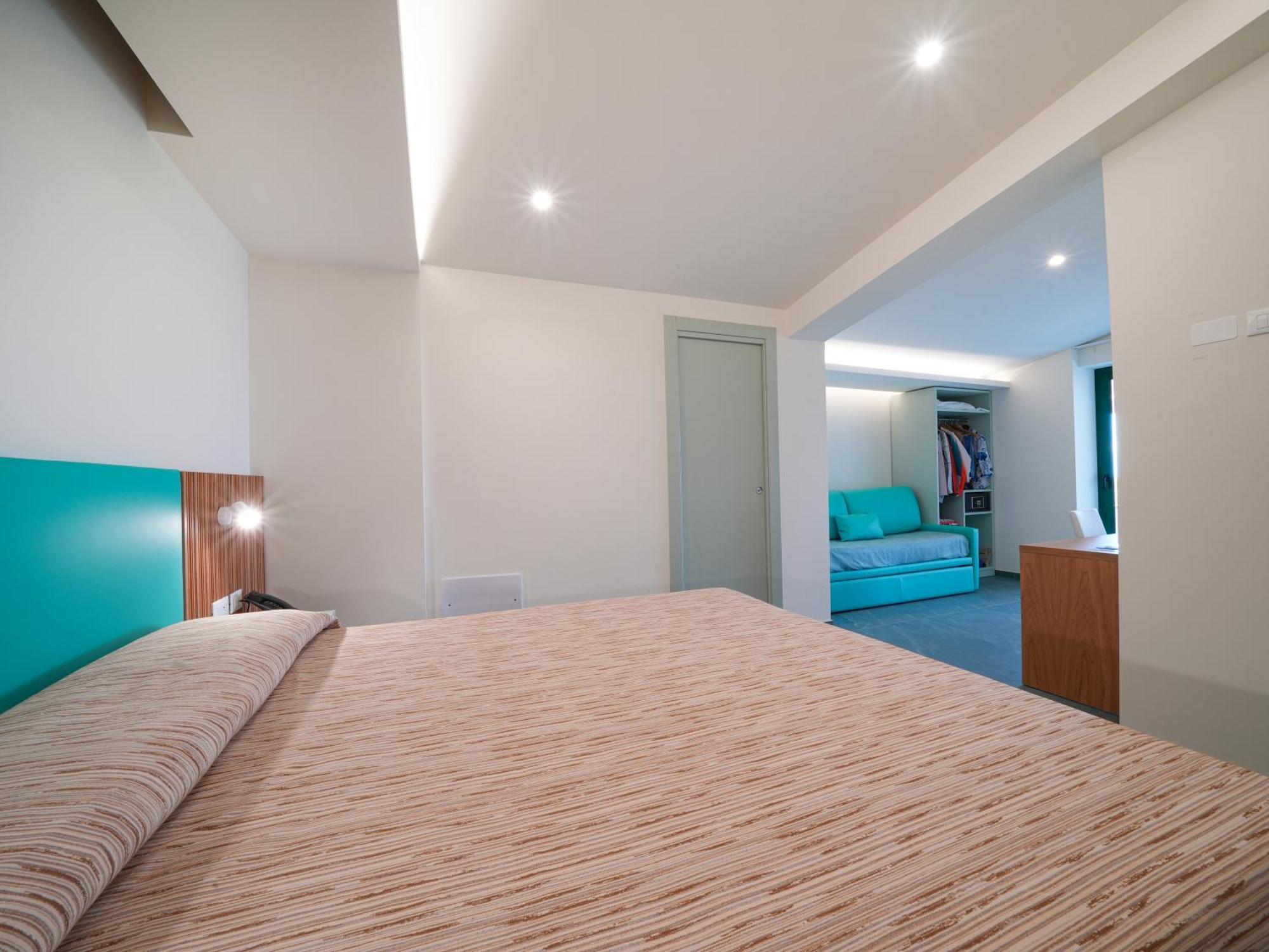 Hotel Marinella Parking Wi-fi Attrezzata 3*